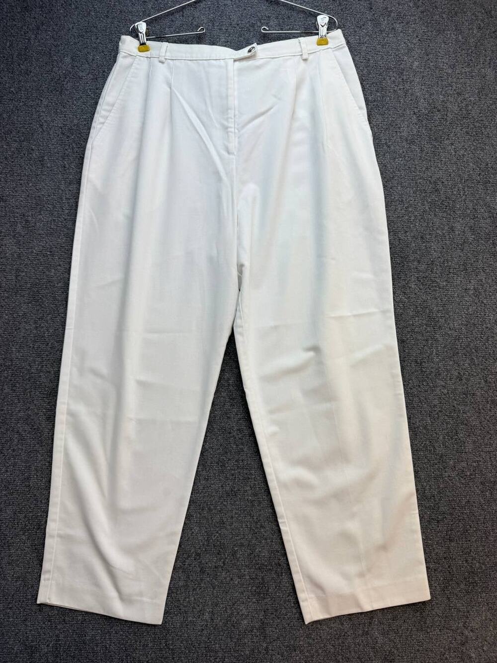 Patchington Petite Women’s Size 32 White Pleated Straight Leg Dress Pants - Picture 1 of 9